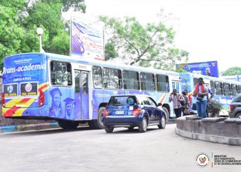 Lancés depuis Janvier 2022 par le Président de la République au palais du peuple, les bus TransAcademia n'ont toujours pas été mise en circulation. Ce qui a été d'ailleurs l'une des raisons de la manifestation de rue des étudiants de l'Université de Kinshasa ce lundi 23 mai 2022.