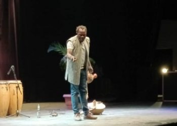 La valse des contes et des récits a, pour un début, emporté le public de l'Institut français de Kinshasa,le mardi 25 mai 2022, dans un monde de la parole à plusieurs facettes : constructive, instructive et futile. Pour ce faire, Jovitha Songwa de la République démocratique du Congo et KPG du Burkina Faso ont ouvert le bal de cette soirée d'ouverture.