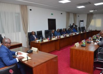 Embouteillages à Kinshasa : Le Gouvernement decide de renforcer la police pour réguler la circulation