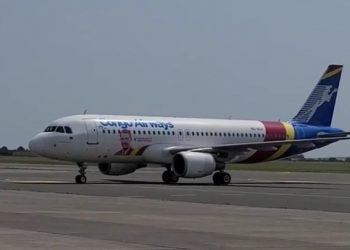 C'est depuis ce matin du mercredi 22 juin 2022 que l'avion transportant les restes de Patrice Emery Lumuba s'est posé sur l'aéroport international de Ndjli. La veille, la délégation des officiels congolais, sa famille biologique, mais aussi les personnalités belges ont rendu les derniers hommages au Héros national. Après cet atterrissage à Kinshasa, la prochaine destination ce même mercredi c'est la province du Sankuru  dans le village Onolua pour les obsèques familiales suivant les us et coutumes, 61 ans après son assassinat.