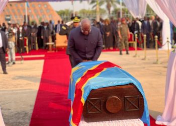 C'est à Kinshasa que la tournée nationale pour les hommages du premier Premier Ministre du Congo indépendant et ses compagnons Mpolo et Okito connaitra son point de chute. Après le Sankuru, la Tshopo et le Haut Katanga où le président de l'Assemblée nationale, le président du sénat et le Premier Ministre ont respectivement reçu les restes de Lumumba en provenance de la Belgique; à Kinshasa, c'est le président de la République qui l'a accueilli à l'aéroport de Ndjili.