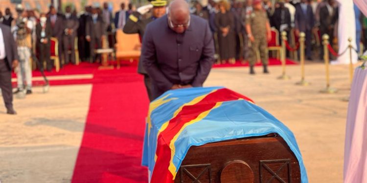 C'est à Kinshasa que la tournée nationale pour les hommages du premier Premier Ministre du Congo indépendant et ses compagnons Mpolo et Okito connaitra son point de chute. Après le Sankuru, la Tshopo et le Haut Katanga où le président de l'Assemblée nationale, le président du sénat et le Premier Ministre ont respectivement reçu les restes de Lumumba en provenance de la Belgique; à Kinshasa, c'est le président de la République qui l'a accueilli à l'aéroport de Ndjili.