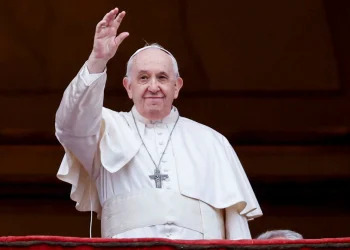 Alors qu'il se constatait un enthousiasme effréné en République démocratique du Congo autour de la mobilisation pour l'accueil du Pape François en début juillet, l'annonce du report sine die de cette visite est venu couper court à une ferveur délirante qui prenait corps au niveau national. Le Vatican a évoqué les raisons de santé, des douleurs au niveau de genou, le Saint Père a obtempéré aux conseils de ses médecins de suivre la thérapie.