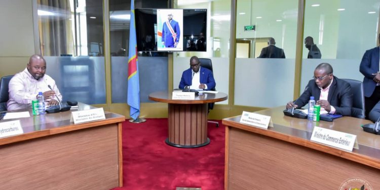 La question de la réforme du Guichet unique dans le secteur du commerce extérieur a été au centre d'une réunion présidée par le Premier ministre Sama Lukonde. Il s'agit d'une réunion du comité de cette réforme tenue ce samedi 04 juin 2022. 