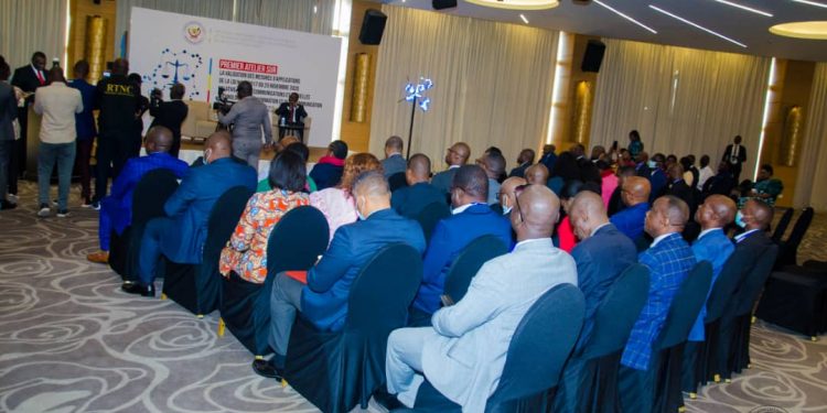 La République démocratique du Congo (RDC) via son gouvernement s'est dotée, depuis 2020, d'une nouvelle loi relative aux Télécommunications et Nouvelles Technologies de l’Information et de la Communication. Pour la mise en œuvre effective de ce texte, le Ministre des Postes télécommunications et Nouvelles technologies de l'information et de la communication a lancé ce mercredi 08 juin 2022 un atelier pour la validation de ses mesures d'application.