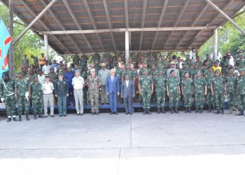 Au centre d'entraînement militaire de Kibombo dans la commune de la N'sele à Kinshasa, l'heure était, ce jeudi, à la clôture de la formation du deuxième bataillon spécial de combat en jungle assurée par des instructeurs français et congolais. C'est le ministre de la Défense nationale et anciens combattants, Gilbert Kabanda Kurhenga qui a présidé cette cérémonie.