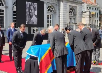 Une délégation des officiels congolais et membres de la famille biologique de Patrice Emery Lumumba ont reçu officiellement ce 20 juin 2022, les restes du premier Premier ministre de la République démocratique du Congo indépendante. Cette délégation congolaise a été conduite par le Premier ministre Sama Lukonde qui est arrivé dans le territoire belge ce dimanche 19 juin 2022.