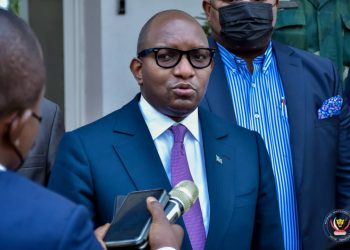 En marge de la visite du souverain pontife en République démocratique du Congo (RDC), les préparatifs poursuivent leur bonhomme de chemin. Le Premier ministre, Sama Lukonde a présidé, ce mardi 31 mai 2022, une réunion du comité préparatoire de cet événement. Avec les Ministres sectoriels qui sont en même temps des responsables de différentes commissions, les experts de la présidence de la République et ceux de la Primature. Il était question pour le Premier Ministre de s’assurer du bon déroulement des préparatifs à différents niveaux.