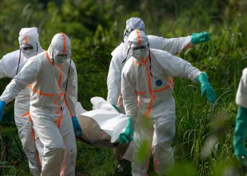 Le gouvernement congolais vient de déclarer la fin de la 14e épidémie de la maladie à virus Ebola dans la province de l'Equateur, précisément à Mbandaka, ce lundi 03 juillet 2022. C'est le ministre de la Santé, hygiène et prévention Jean-Jacques Mbungani qui a fait cette annonce, après 42 jours d'observation sans un nouveau cas, alors que cette énième épidémie a commencé officiellement le 23 avril de la même année.