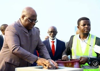 L'aéroport national de Ndolo a connu un double événement ce samedi 02 juillet 2022. D'un côté, il est doté d'une nouvelle piste d'atterrissage que le Chef de l'Etat Félix Tshisekedi a inauguré ce jour, d'autre part, il y a eu le lancement officiel des travaux de modernisation de cet aéroport. L'entreprise M.Forrest est celle qui a gagné le marché, et mènera très prochainement ces travaux. La nouvelle piste d'atterrissage rénovée inaugurée ce jour est longue de plus de 1600 mètres. Ce coup de jouvence est donné 80 ans après sa construction.