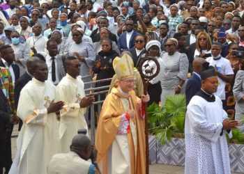 Ce dimanche 03 juillet 2022, les chrétiens catholiques et autres croyants ont pris part à la grande messe de paix et de réconciliation célébrée au Palais du Peuple à Kinshasa par le Secrétaire d'Etat du Vatican, le cardinal Pietro Parolin.
