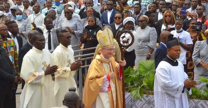 Ce dimanche 03 juillet 2022, les chrétiens catholiques et autres croyants ont pris part à la grande messe de paix et de réconciliation célébrée au Palais du Peuple à Kinshasa par le Secrétaire d'Etat du Vatican, le cardinal Pietro Parolin.