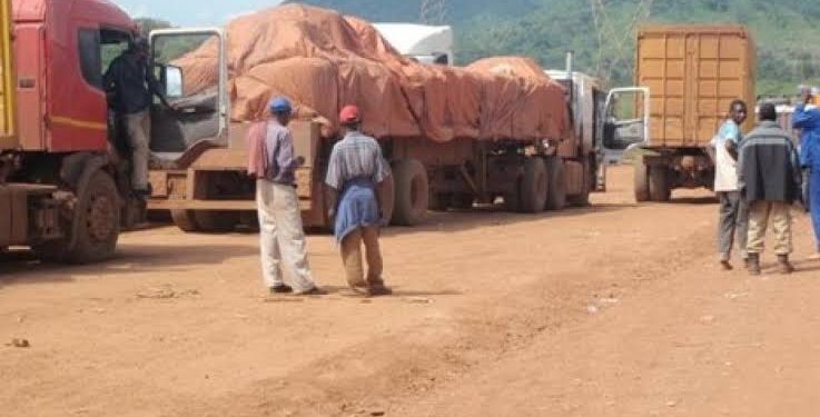 33 camions contenant des minerais ont été saisis par les enquêteurs de l'agence de prévention et lutte contre la corruption dans la province du Lualaba.  L'annonce a été faite ce jeudi 07 juillet à Memling Hôtel de Kinshasa par les responsables de cette structure rattachée au cabinet du Chef de l'Etat Félix Tshisekedi, au cours d'une conférence de presse.