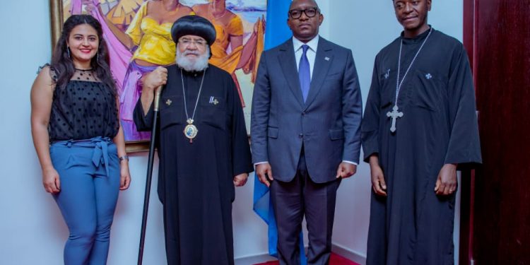 La mission orthodoxe revendique avoir plus d'expérience dans le secteur de la santé. Avec l'idée de développer un partenariat avec le gouvernement congolais dans le futur, le Bishop Paul, évêque de la mission a échangé ce vendredi avec le Premier ministre Sama Lukonde dans son cabinet de travail pour discuter autour du sujet.