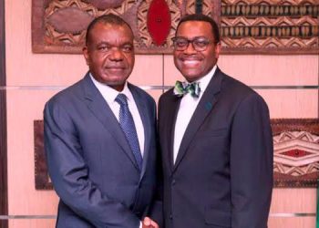 Tout est bien un fini bien pour le professeur Freddy Matungulu Mbuyamu qui son mandat au sein du Conseil d'administration de la Banque Africaine de Développement ( BAD) a pris terme. Proposé par le Président de la République Félix Tshisekedi pour représenter la RDC pour un mandat de 3 ans qui s'est étalé du 1 Août 2019 au 30 juillet 2022.