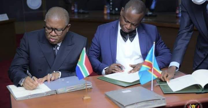 Ce protocole d'accord a été signé à Kinshasa le 16 juillet entre le Ministre congolais des transports Chérubin Okende et son homologue sud-africain Fikile Mbalula devant le Premier ministre Sama Lukonde.
