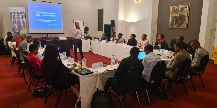 Comment bien appréhender le journalisme mobile, ce genre journalistique devenu majeur ? Grâce au partenariat avec la voix de l'Amérique et l'appui d'united states broadcasting board of gouvernors, les journalistes de b-one télévision vont bénéficié, du 19 au 21 juillet 2022, à Kinshasa, d’une formation sur les généralités du journalisme mobile.