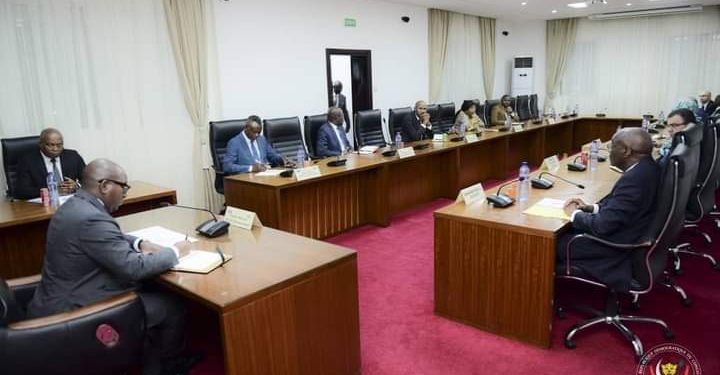 Une importante réunion a eu lieu ce mardi 26 juillet dans la soirée, qui a mis autour de Sama Lukonde, les responsables de la Monusco conduits par le représentant spécial adjoint du secrétariat général des Nations Unies Khassim Diagne et quelques membres du gouvernement.
