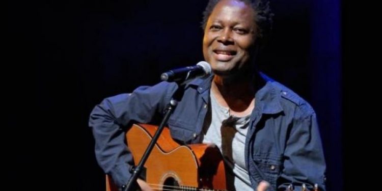 Après l’expérience continentale dans « the Voice” Afrique aux côtés Singula, Charlotte Dipanda et Asalfo, le roi de la musique acoustique congolaise met désormais le cap vers l’international par ce choix de N.A.R.A.S porté sur sa personne en devenant l’un de ses membres au jury de « Grammies », édition 2022.