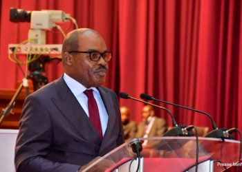 Ce niveau de mobilisation représente un taux d'exécution de 104 %. Les prévisions étaient de l'ordre de 1.047 milliards de Francs congolais soit 523 millions de dollars américains, alors que les recettes réalisées sont de l'ordre de 1.087 milliards de francs Congolais, soit près de 543 millions de dollars américains, cela pour le seul mois de juin de l'année 2022.