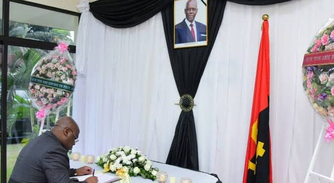 RDC -Angola : Félix Tshisekedi a rendu les derniers hommages à Edouardo Santos 