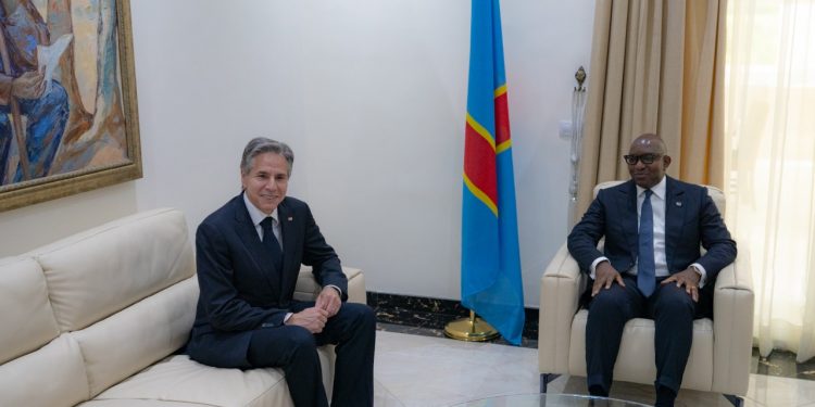 Dans le cadre de la poursuite de son séjour de travail en République démocratique du Congo, le Secrétaire d'Etat américain Antony Blinken et sa délégation ont été reçus ce mercredi 10 août par le Premier ministre congolais Sama-Lukonde dans son bureau à la Primature. 