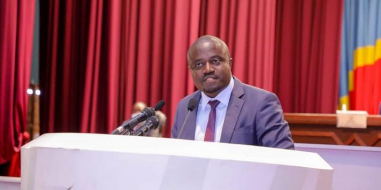 A travers une lettre d’information au gouverneur de la ville dont une copie est parvenue à la rédaction de b-onetv, que l’association des professeurs de l’université de Kinshasa (Apukin) annonce qu’il organise une marche ce jeudi 04 Août 2022 dans le but de solliciter auprès du Chef de l’Etat, la révocation du Ministre de l'Esu Mohindo Nzangi.