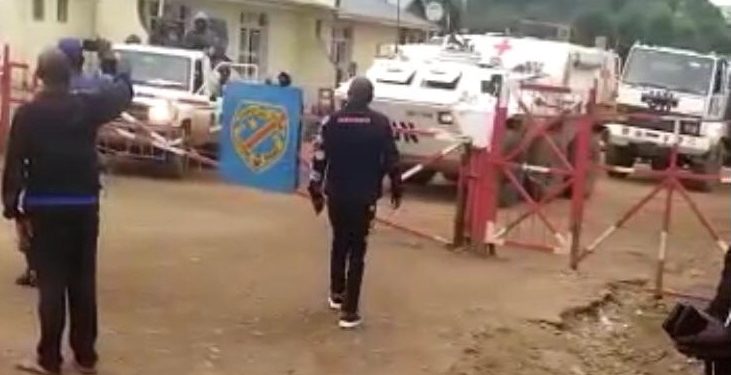 « Le gouvernement souligne que les casques bleus concernés ne pourront plus, de ce fait, faire partie des contingents de la Monusco, en attendant l’aboutissement du Plan de retrait de cette force onusienne de la République démocratique du Congo » peut-on lire dans le communiqué du gouvernement signé par son Porte-parole le Ministre Patrick Muyaya faisant suite aux fusillades survenues à Kasindi au Nord-Kivu ce dimanche 31 juillet 2022.