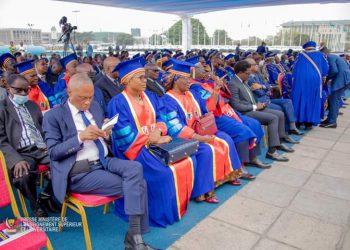 L’opération remise des véhicules aux professeurs d’enseignement supérieur et universitaire de ma RDC a bien débuté ce lundi 01 Août devant l’esplanade du palais du peuple.