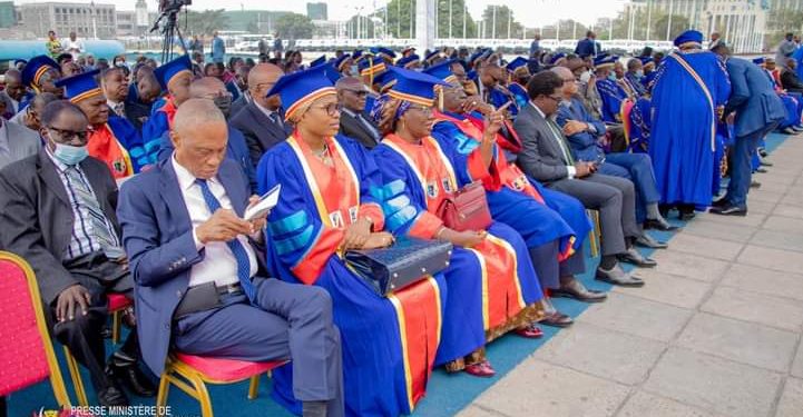 L’opération remise des véhicules aux professeurs d’enseignement supérieur et universitaire de ma RDC a bien débuté ce lundi 01 Août devant l’esplanade du palais du peuple.
