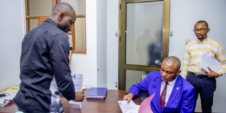 Le service courrier du bureau de l'Assemblée nationale a enregistré ce lundi 8 août 2022, un volumineux courrier du Ministre honoraire, Sylvain Mutombo.