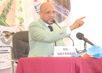 À Kinshasa, l’heure de réveil du rail est arrivée, un vent de modernité va souffler sur la mobilité. Metrokin arrive, et grâce à lui, la façon de déplacer des kinois va changer à tout jamais : plus rapide, plus efficace et plus adaptée à l’air du temps.
