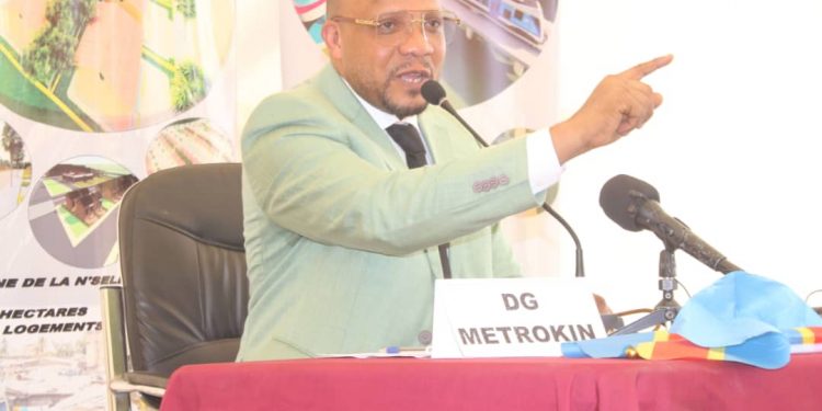 À Kinshasa, l’heure de réveil du rail est arrivée, un vent de modernité va souffler sur la mobilité. Metrokin arrive, et grâce à lui, la façon de déplacer des kinois va changer à tout jamais : plus rapide, plus efficace et plus adaptée à l’air du temps.