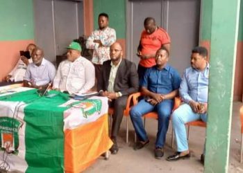 Une importante réunion a eu lieu le mardi 16 août 2022 dans la commune de Bandalungwa, entre le Conseil d'administration et le comité sportif du Fc Renaissance du Congo, en suite élargie aux sectionnaires de cette équipe, dont le mobile est de remettre à flot le navire Orange de Kinshasa.