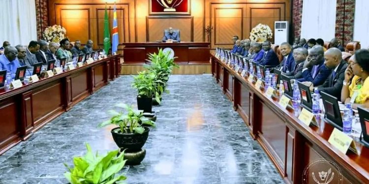 Cet appel de Félix Tshisekedi au sens de l'intérêt général dans la gestion des entreprises, établissements et services publics a été lancé au cours de la 65 réunion du Conseil des Ministres de ce vendredi 19 août 2022 en présentiel.