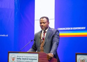 C'est dans un briefing devant les professionnels des médias tenu avec son collègue de la communication et médias Patrick Muyaya ce lundi 22 Août que le Ministre de l'Enseignement primaire, secondaire et professionnel Tony Mwaba est revenu sur la question des conditions d'études dans certaines écoles dans le pays.