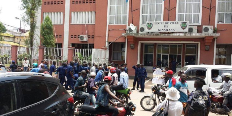Kinshasa : l'hôtel de ville appelle les détenteurs de véhicules et motos de se mettre en règle
