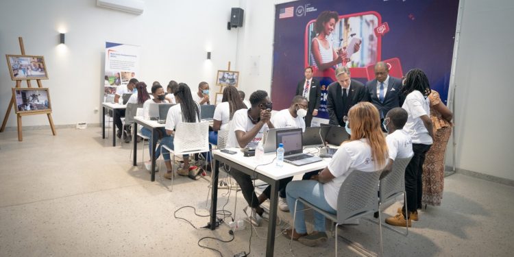 L'organisation des élections libres, transparentes et démocratiques en République démocratique du Congo préoccupe au plus haut point les États Unis. En séjour à Kinshasa, Anthony Blinken a visité ce mercredi l'hackathon, une solution numérique et innovante pour vulgariser l'information électorale organisé par le Projet Kinshasa digital.