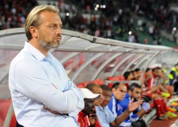 La Fédération Congolaise de Football Association a annoncé le remplacement d'Hector Cuper par le technicien français Sébastien Desabre à la tête du staff technique de la sélection nationale des léopards seniors messieurs de la RDC.