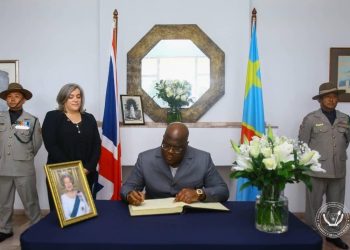 Décès d&rsquo;Elisabeth II : Félix Tshisekedi a signé le livre de condoléances