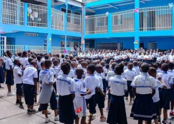 EPST: Le salut au drapeau signe son retour dans les écoles