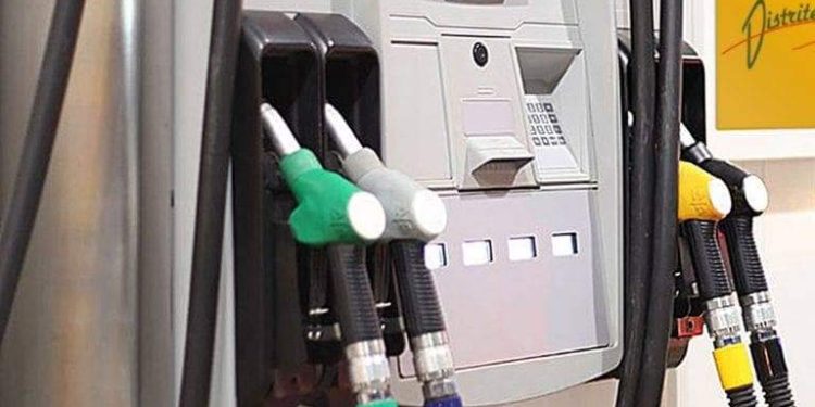 Hydrocarbures : l&rsquo;essence se vend désormais à 2 855,5 FC à Kinshasa