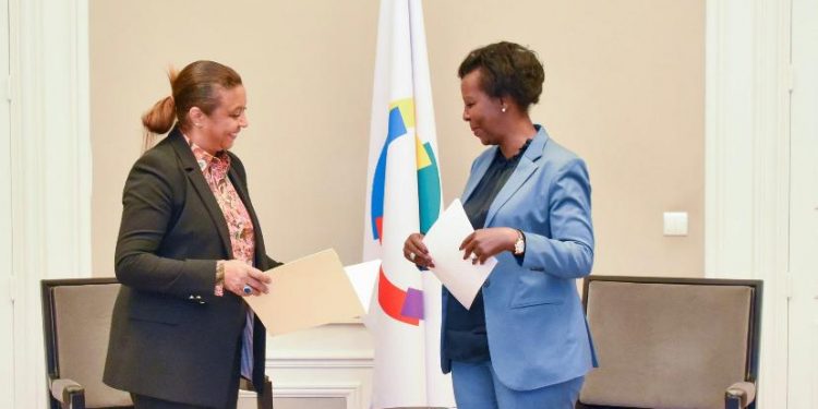 OIF : Bestine Kazadi présente ses lettres de créance à Louise Mushikiwabo.