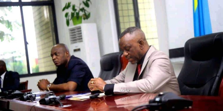 Conformément aux recommandations du Président de la République à la 75ème réunion du Conseil des Ministres du vendredi 04 novembre 2022, Le vice-Premier Ministre en charge de l’Intérieur Daniel Aselo a réuni autour de lui, le gouverneur de la ville de Kinshasa