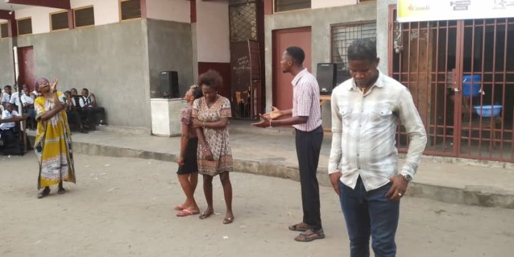 Campagne de sensibilisation par le théâtre : « Nzaya Ntoma » face aux écoliers