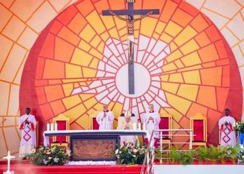 Sainte messe à Ndolo : le Pape François appelle à cultiver la paix