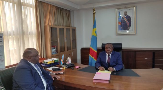 Gouvernement Sama II : Jean-Pierre Bemba dans sa casquette de la défense nationale.