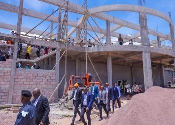 RDC : P. Muyaya et M. Nzangi inspectent les grands travaux dans les établissements de l’ESU