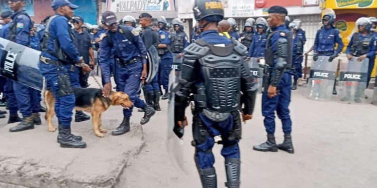 Marche de l&rsquo;opposition : Forte présence policière dans les points chauds de Kinshasa