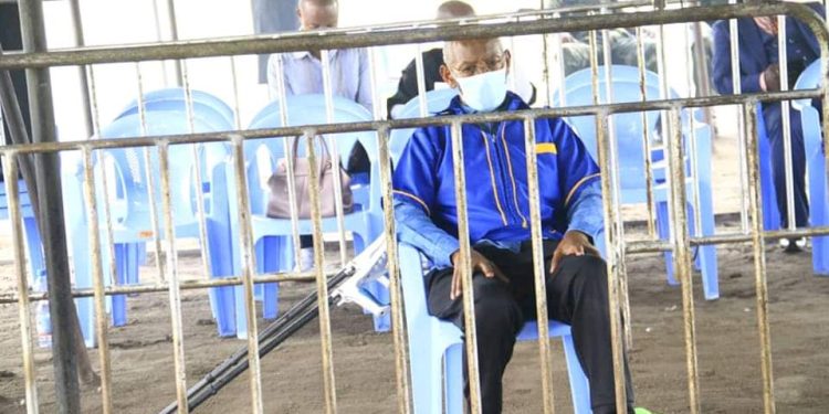 Procès Mwangachuchu : Le prévenu ne dispose pas de permis de port d’arme.